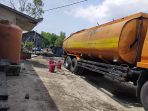 Mobil Tronton Muatan Cpo Diperbolehkan Masuk Ke Gudang CPO Ilegal Milik Ansari Di Pelabuhan H.Abu, APH Hanya Berdiam Diri