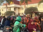 Kedua Kalinya PAC PP Dumai Kota Berbagi 500 Takjil Untuk Pengendara Yang Melewati Depan Polres Dumai