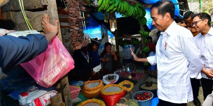 Kunjungan Pasar Tumpah Mamasa, Presiden Mengapresiasi Kualitas dan Stabilitas Komoditas