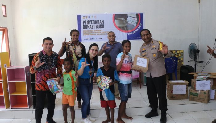 Dua Taman Baca Di Jayapura Menerima Bantuan Buku Sebanyak 500 Buah