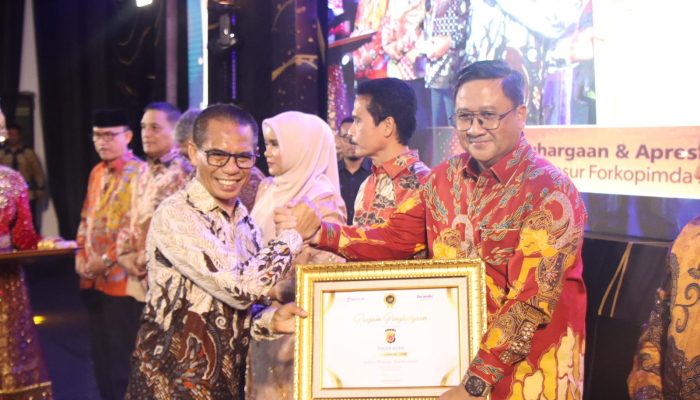 Kapolda Aceh Terima Penghargaan Serambi Awards 2024