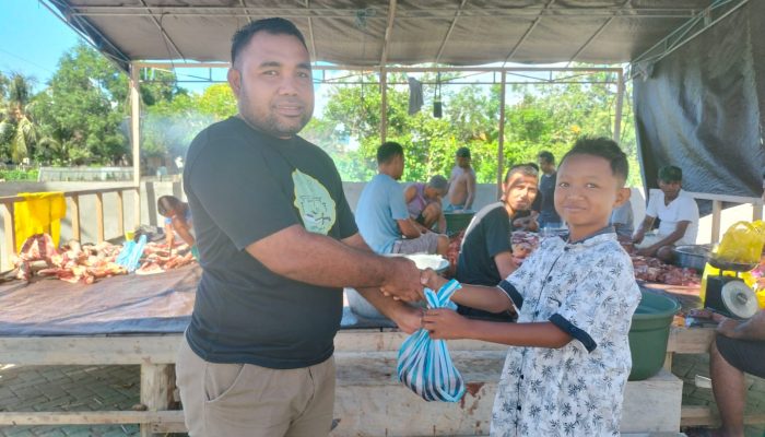 Pengurus Mushollah Al-Hasan Desa Waiipa Berkurban Sebanyak 13 Ekor Sapi