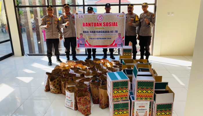Polres Sula Berikan Bansos Kepada Purnawirawan Polri