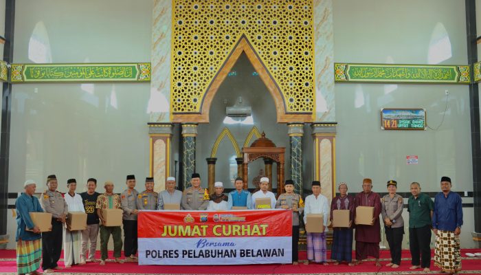 Polres Pelabuhan Belawan Gelar Kegiatan “Jumat Curhat” di Mesjid Al Ikhwan Kelurahan Labuhan Deli