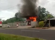 Kobaran Api Mendadak Melahap Pertashop di Desa Pediwang, Ini Kesaksian Dramatis Operator!
