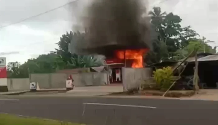 Kobaran Api Mendadak Melahap Pertashop di Desa Pediwang, Ini Kesaksian Dramatis Operator!