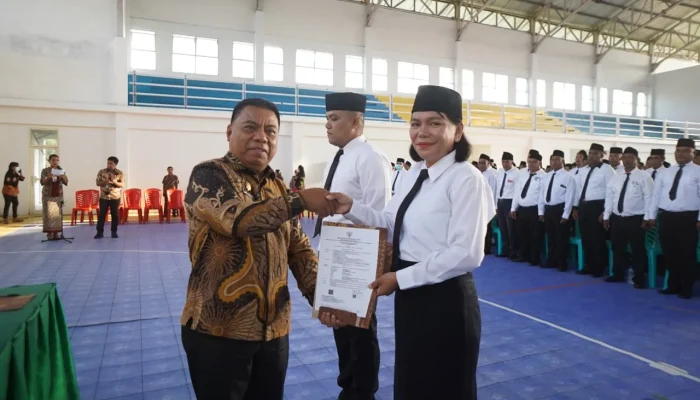 Bupati Halut Serahkan SK kepada 354 PPPK Formasi 2024