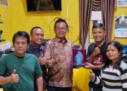 IWO Sumut Berikan Cendramata ke Pimpinan DPRD Sibolga, DR (HC) Jamil Zeb Tumori