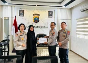Wakapolrestabes Medan Serahkan Uang Duka, Sebagai Wujud Simpati dan Kepedulian kepada Keluarga Alm.Bripka Afrizal