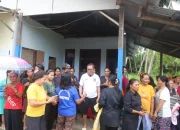 Di Hari Libur, Bupati Halteng Ikram Sangaji Tinjau Langsung Kondisi Warga Desa Sawai Itepo