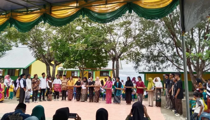 Momentum Sumpah Pemuda, Siswa SMP Ngeri 4 Sanana Utara Satukan Langka untuk Indonesia Maju