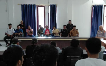 Warga Kou Geruduk Polres Sula, Desak Transparansi Kasus Kematian Alfian Soamole