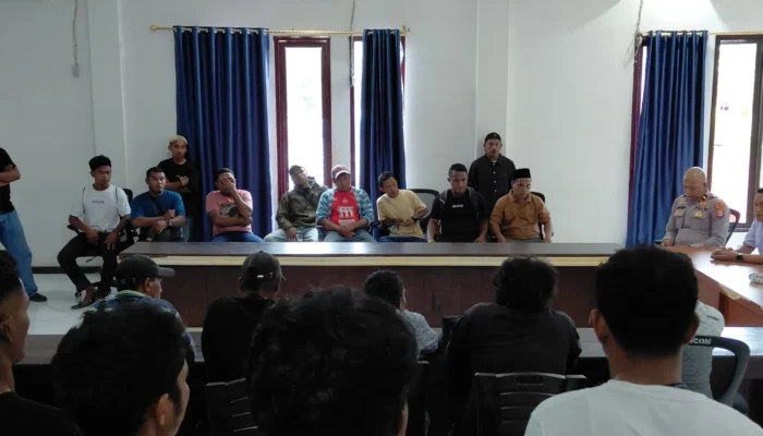 Warga Kou Geruduk Polres Sula, Desak Transparansi Kasus Kematian Alfian Soamole