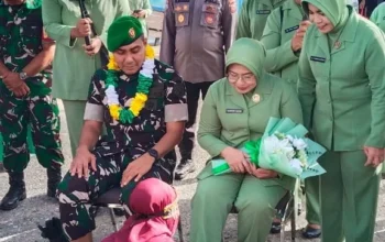 Forkopimda Sula Sambut Kehadiran Dandim 1510/Sula yang Baru dengan Tradisi Adat di Pelabuhan Sanana