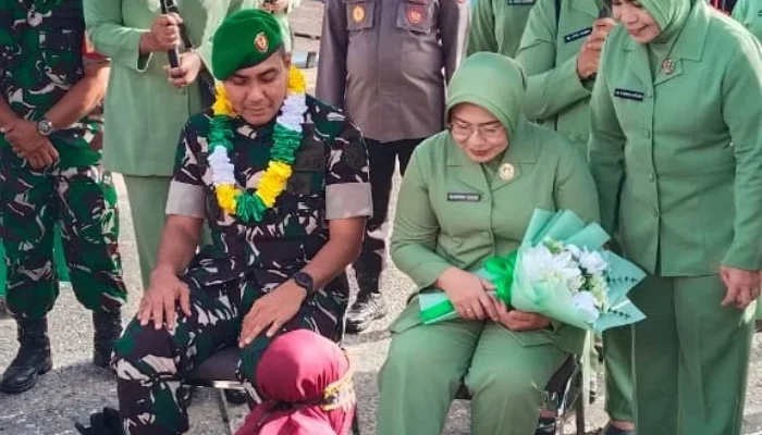 Forkopimda Sula Sambut Kehadiran Dandim 1510/Sula yang Baru dengan Tradisi Adat di Pelabuhan Sanana