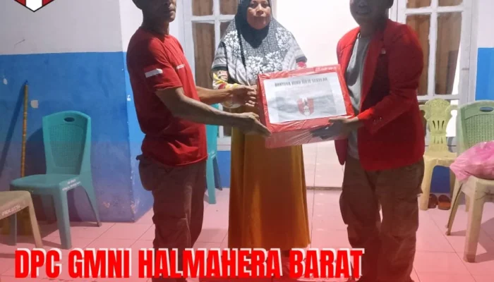 GMNI Halbar Salurkan Buku Tulis untuk Pelajar Terdampak Bencana