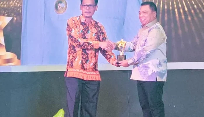 Bupati Halut Terima Penghargaan Golden Leader Indonesia 2026 atas Inovasi Hilirisasi Kelapa