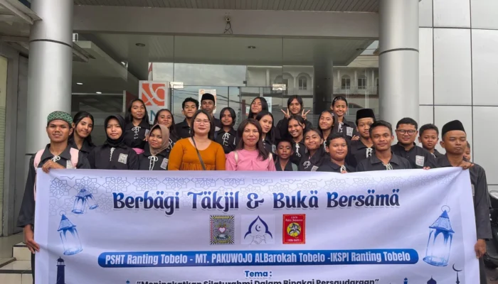 Senja Ramadhan di Tobelo: Para Pendekar Silat Turun ke Jalan, Berbagi Takjil dan Menjaga Persaudaraan