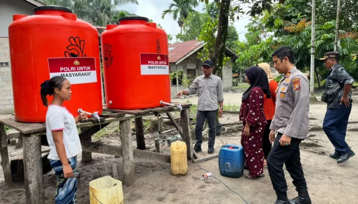 Polres Dumai Melalui Polsek Bukit Kapur Berikan Bantuan Berupa Sumur Bor Kepada Masyarakat