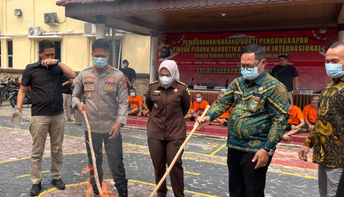 SatResNarkoba Polres Dumai Musnahkan Barang Bukti Narkotika Jaringan Nasional Dan Selamatkan 25.046 Jiwa