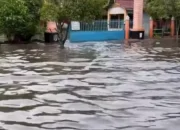 Warga Tuntut  “Mana Janji Manis Pejabat,Banjir Pasang Rob Terjang Kota Dumai Saat Hujan Datang