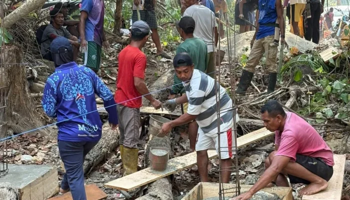 Masmina Ali Umacina dan Kakaknya Bangun Jembatan, Buka Jalan 9 Kilometer dari Wailoba ke Dusun Wainanas